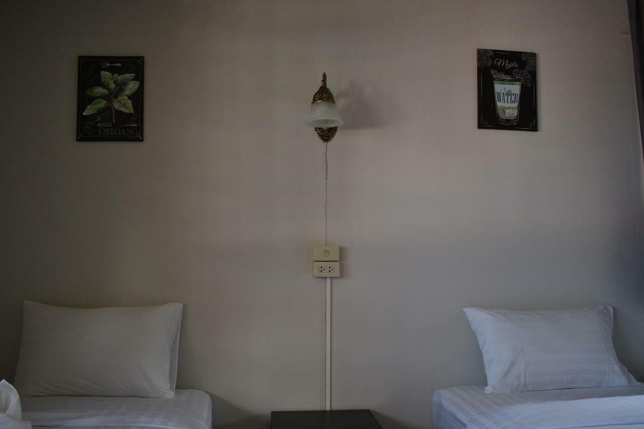 Maya Bed And Food Hostel Chiang Mai Buitenkant foto