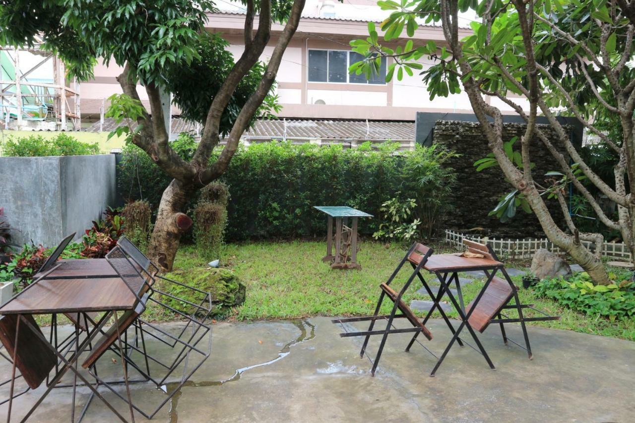 Maya Bed And Food Hostel Chiang Mai Buitenkant foto