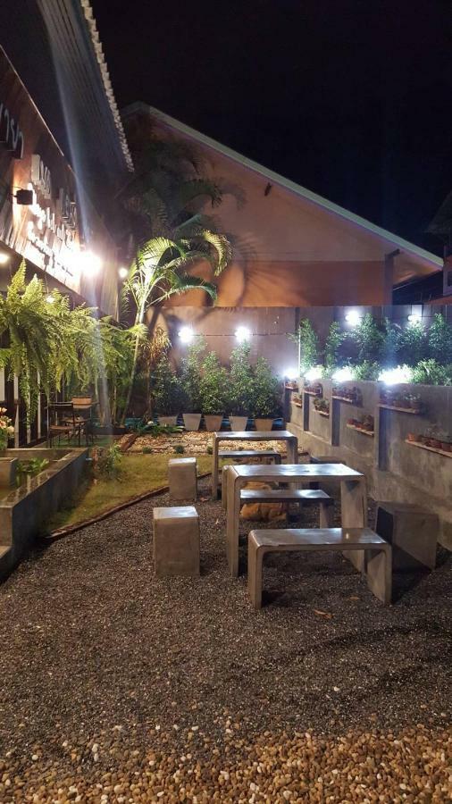 Maya Bed And Food Hostel Chiang Mai Buitenkant foto